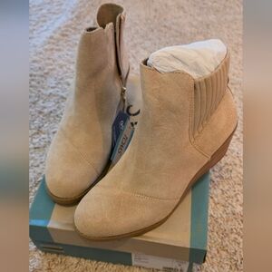 Toms Sadie Sand Suede Boots Booties